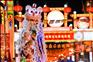 2月24日時(shí)值農(nóng)歷元宵佳節(jié)，馬來西亞馬六甲武術(shù)龍獅總會(huì)出動(dòng)99頭舞獅和5條舞龍?jiān)隈R六甲表演舞龍、舞獅，大鬧元宵。這是活動(dòng)現(xiàn)場。新華社發(fā)（張紋綜攝）