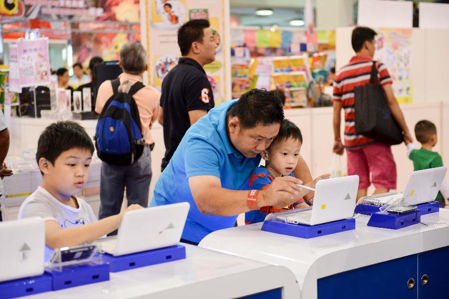 （國際）（3）馬來西亞學生逛書展度假期