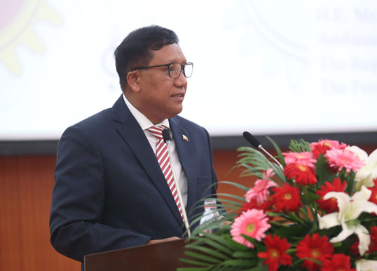 “The Lecture Series on ASEAN-China Relations” Successfully Held at Zhengzhou University