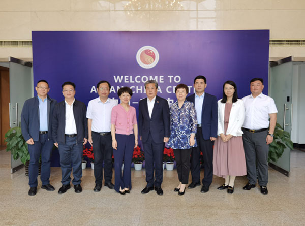 ACC Secretary-General Chen Dehai Met with Delegation of Guiyang Municipal Government