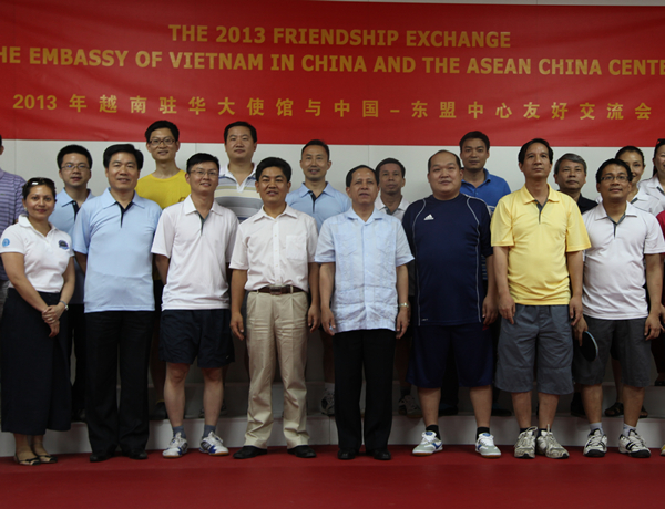 Friendship Exchange between Vietnamese Embassy and ACC Held