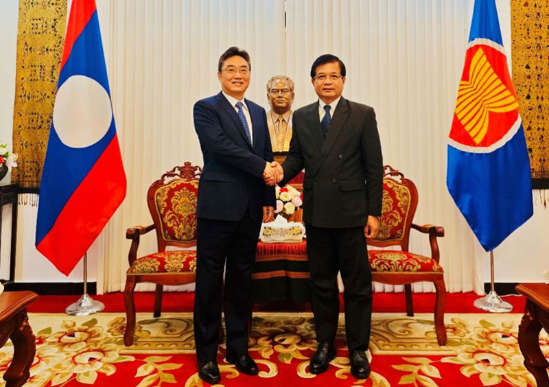 SG Shi Zhongjun Meets New Ambassador of the Lao PDR to China